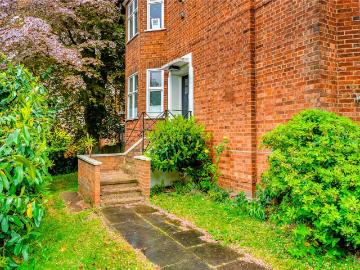 apartment in Oakfield Court, Haslemere Road, Crouch End, London N8 9RA