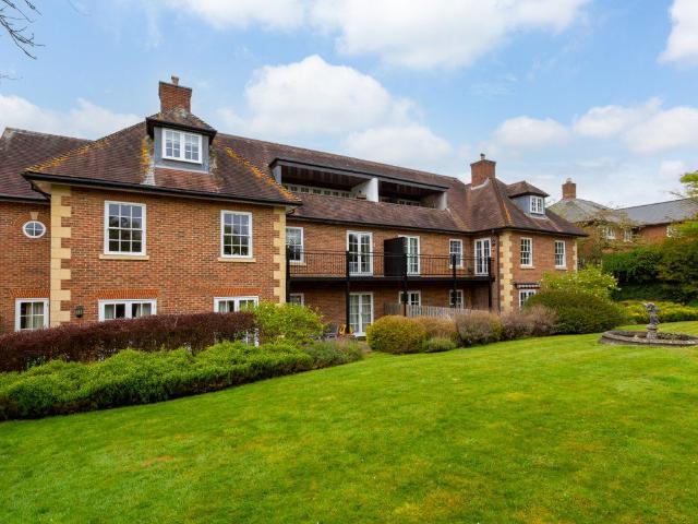 apartment in Old Saw Mill, St Mary`s Platt TN15 8QJ