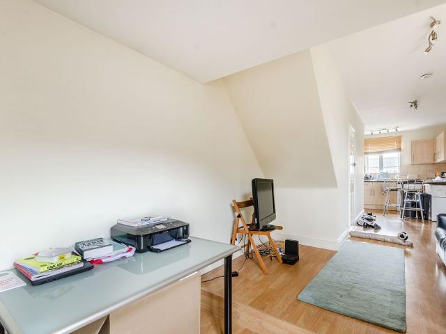 apartment in Oldridge Road