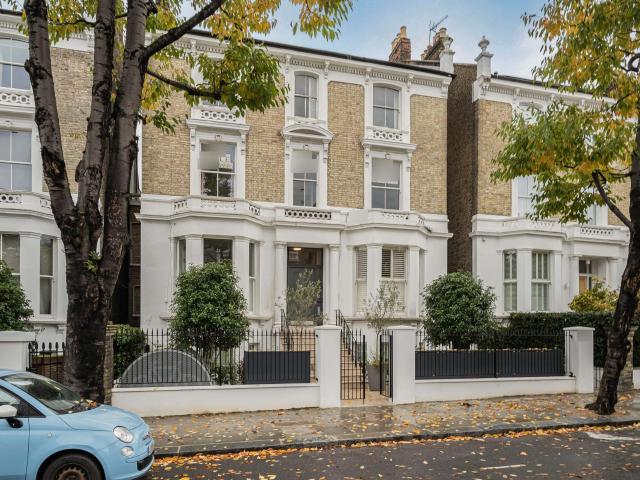 apartment in Oxford Gardens