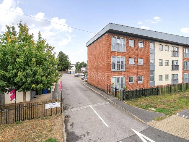 apartment in London Road, Binfield, RG42