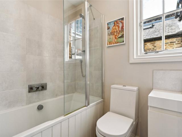 apartment in Lakeside Road, Brook Green, W14
