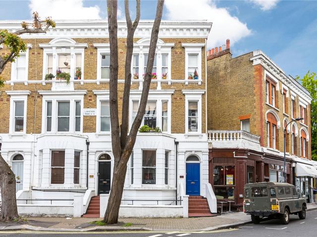 apartment in Lakeside Road, Brook Green, W14
