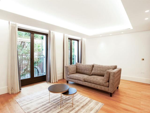 apartment in Lancer Square, Kensington, London, W8 4AX