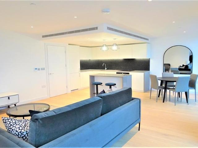 apartment in Landmark Pinnacle, E14 9TN