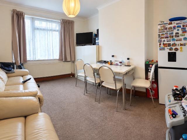 apartment in Lansbury Road