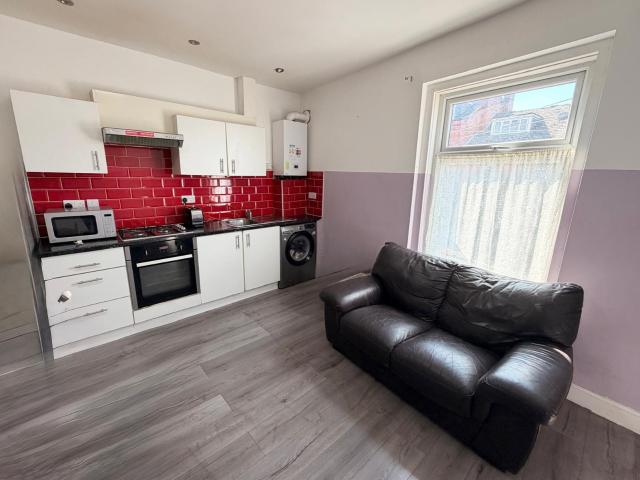 apartment in Lascelles Road East, LS8 5PY, Leeds