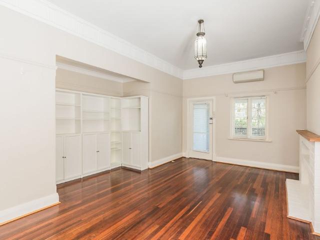Apartment in leafy Nedlands