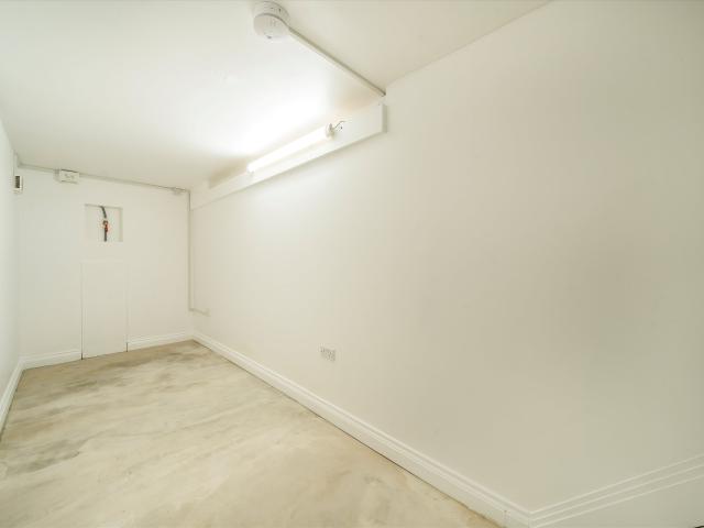 apartment in Lena Gardens,, W6