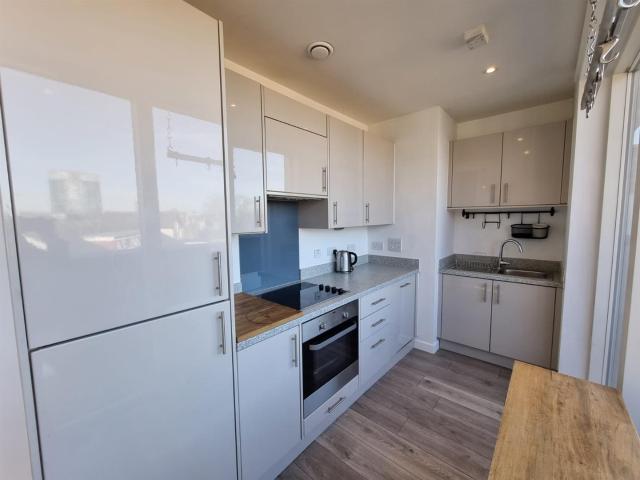 apartment in Lennard Road, Croydon