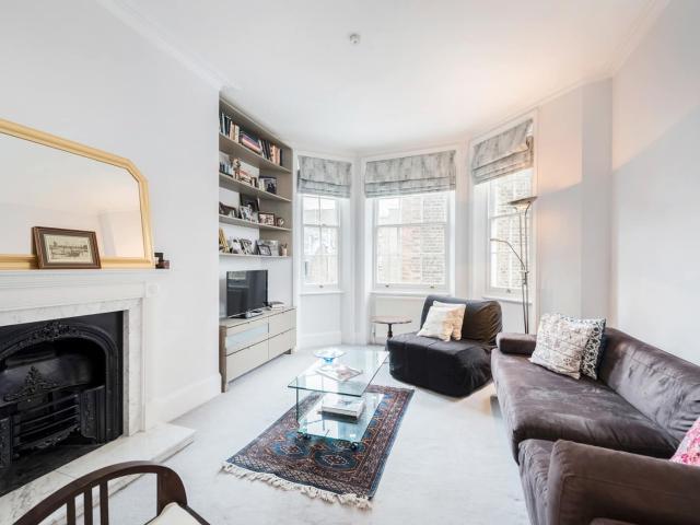 apartment in Mount Carmel Chambers, Kensington, W8, London, W8 4JW