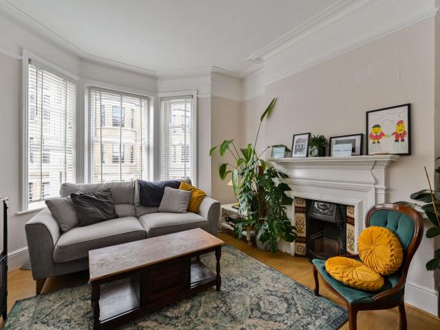 apartment in Mowll Street, SW9