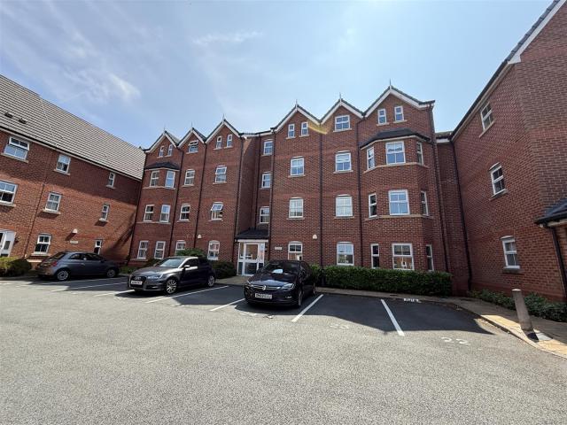 apartment in Moss Hey, Spital, Wirral