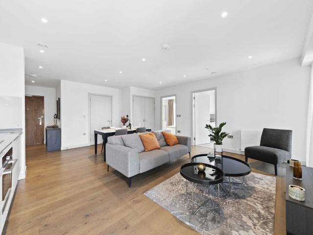 apartment in Mawes House, London, SE17 1EQ