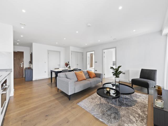apartment in Mawes House, London, SE17 1EQ