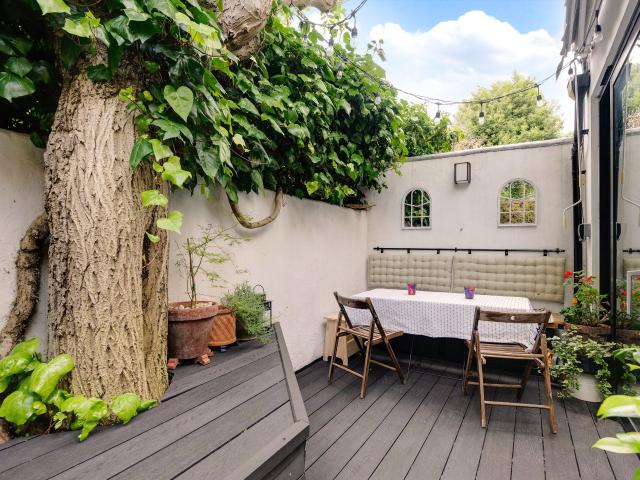 apartment in Macroom Road, Maida Vale, W9