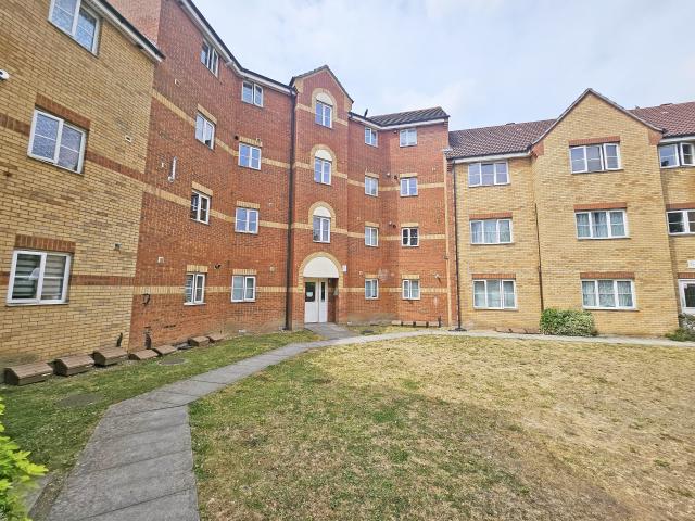 apartment in Madeleine Close, Romford, RM6