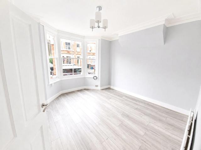 apartment in Mafeking Avenue, Brentford, TW8