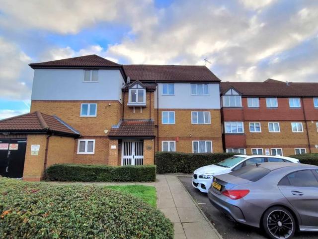 apartment in Mallaig Court Cromarty Road, Edgware, HA8