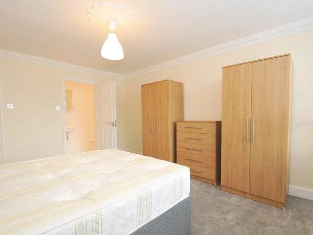 apartment in Malvern Road Queens Park, NW6