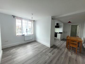 apartment in Maple House High Street