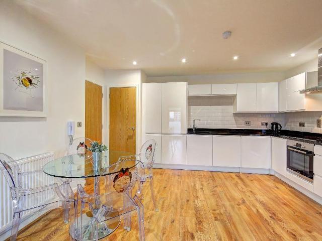 apartment in Milner Road, South Wimbledon, SW19 3BS