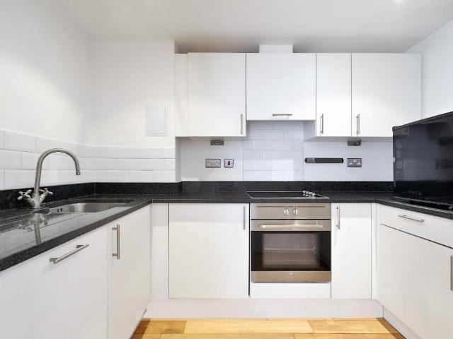 apartment in Murray Grove, Hoxton, London, N1 7JY