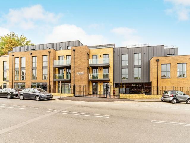 apartment in Norbury Avenue