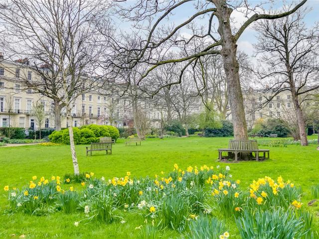 apartment in Norland Square Mansions, London, W11