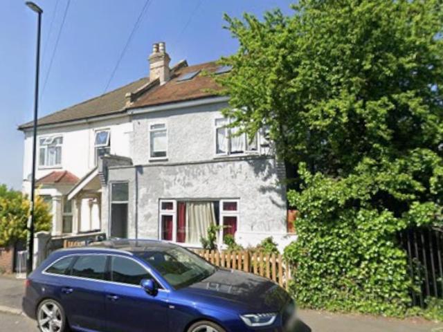 Apartment In Northwood Road, Thornton Heath Cr7
