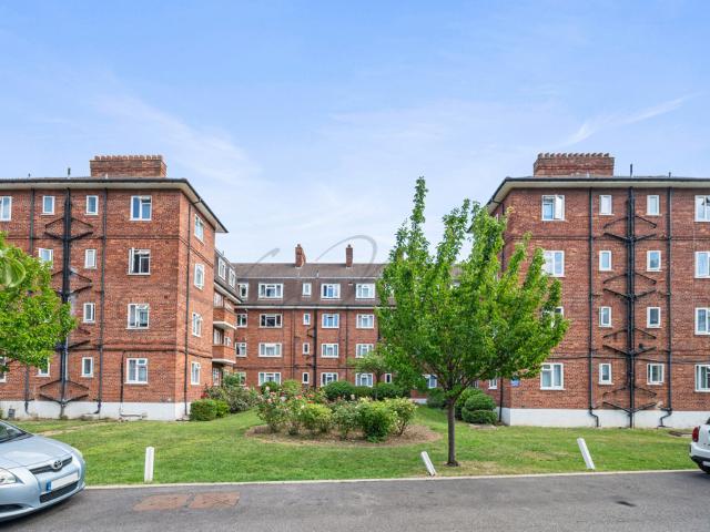 apartment in North End Road, Wembley, HA9