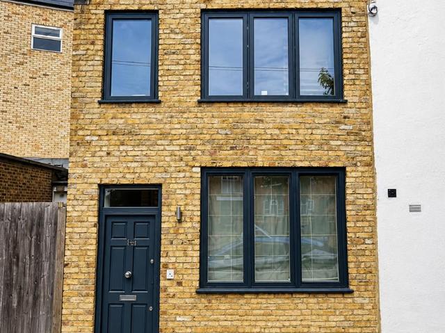 Apartment In New Park Parade, London Sw2