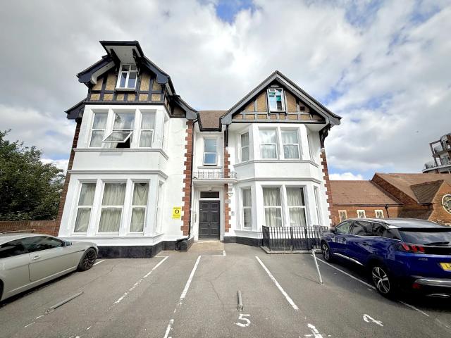 apartment in New Road Avenue