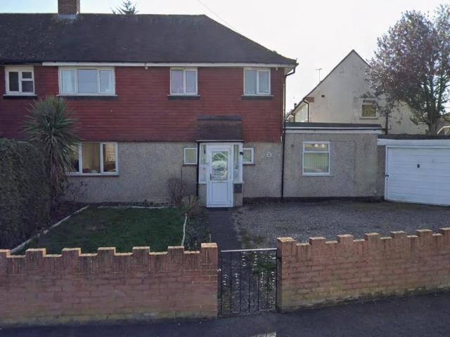 Apartment In Southville Crescent, Feltham Tw14