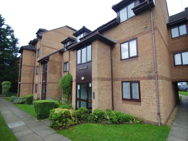 apartment in Savanna Court, WD18