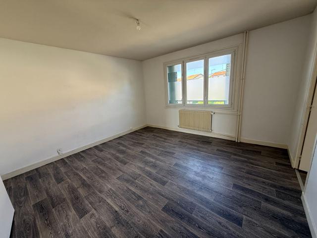 apartment in SAINT JUST LA PENDUE