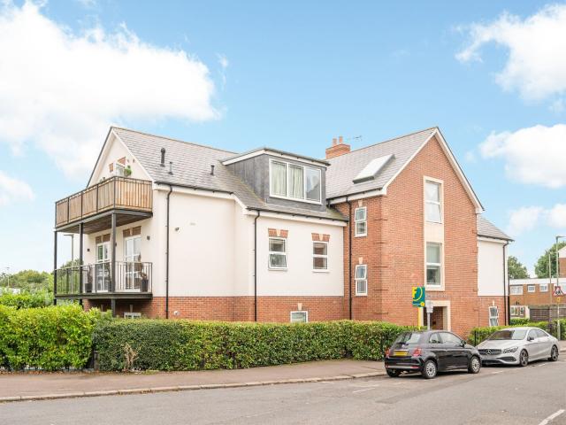 apartment in Sanders Lane, NW7