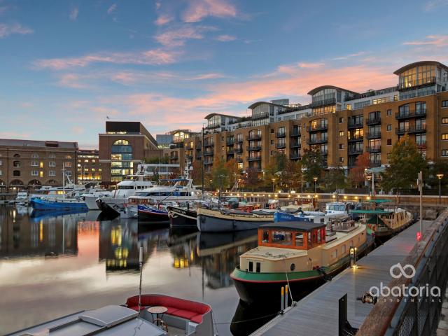 apartment in Sandpiper Court, London, E1W
