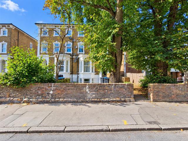 Apartment In Selhurst Road, London Se25