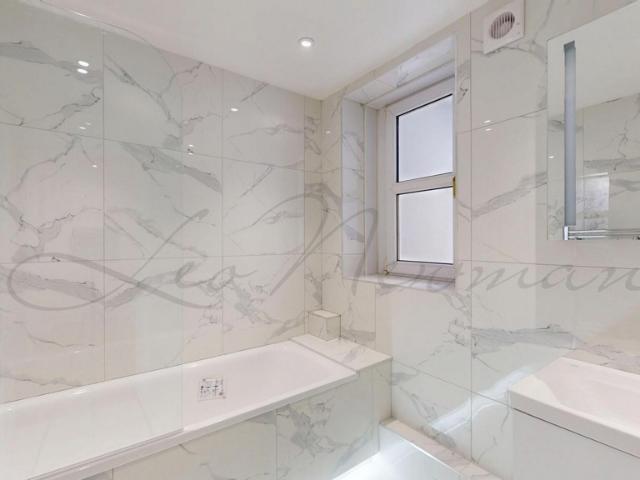 apartment in Shooters Hill Road, Blackheath, SE3