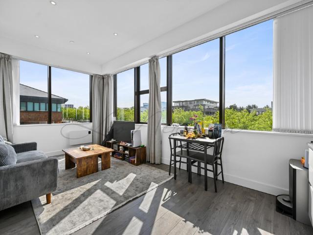 apartment in Silbury Boulevard, Milton Keynes, MK9