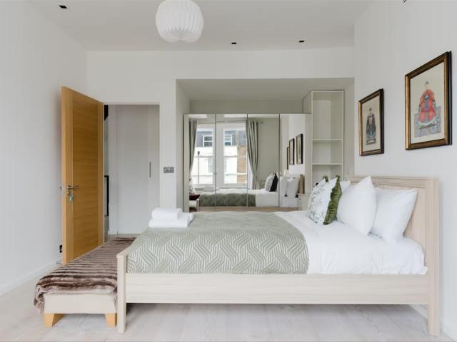 apartment in Sinclair Road, Brook Green, W14