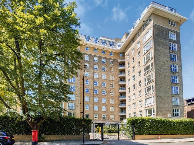 apartment in St. Johns Wood Park, London, NW8 6NL