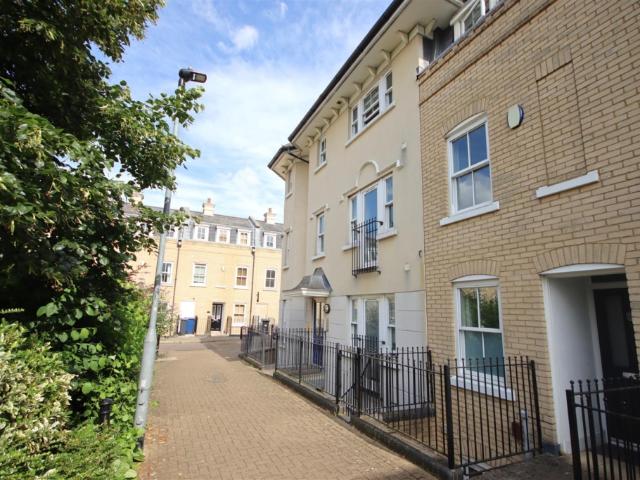 apartment in St. Matthews Gardens, Cambridge