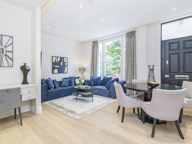 apartment in St. Stephen’s Gardens, W2