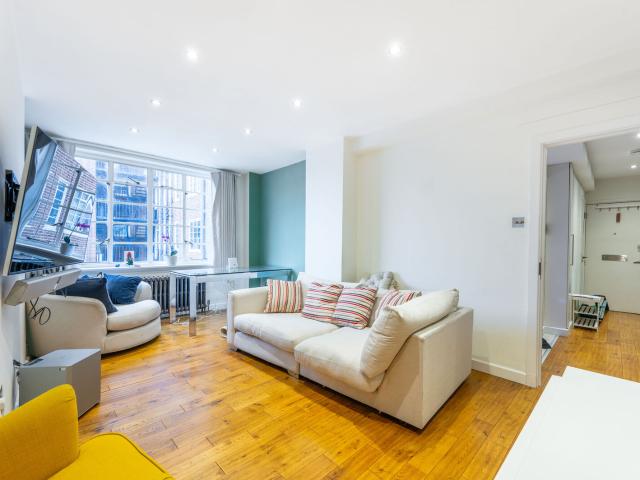 apartment in St Petersburgh Place