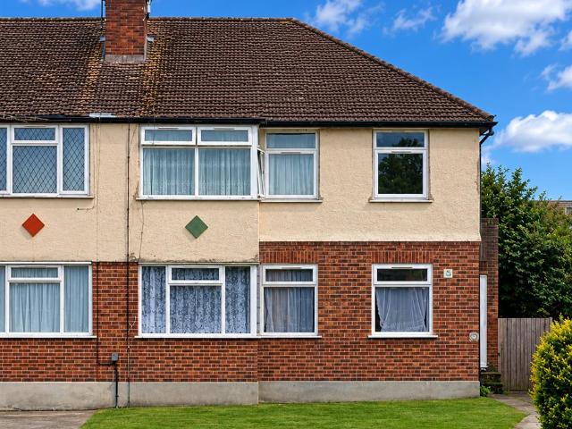 Apartment In Stainton Road, Enfield En3
