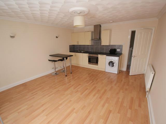 apartment in Staple Hill Road, Staple Hill, Bristol, BS16 5AA Abode