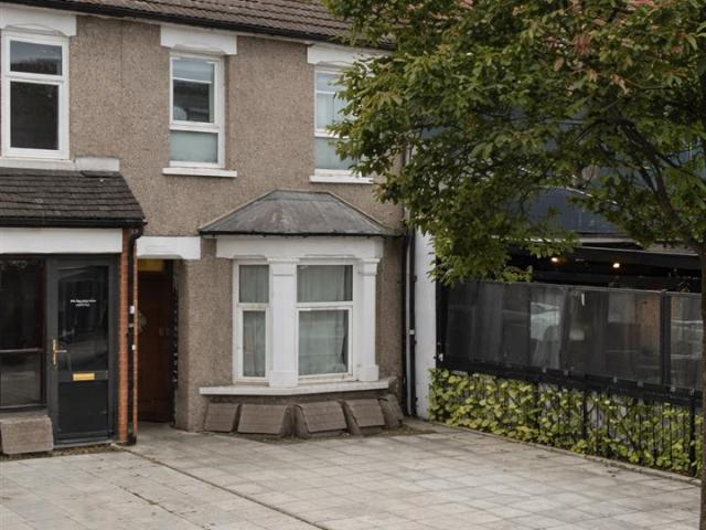 Apartment In Station Lane, Hornchurch Rm12