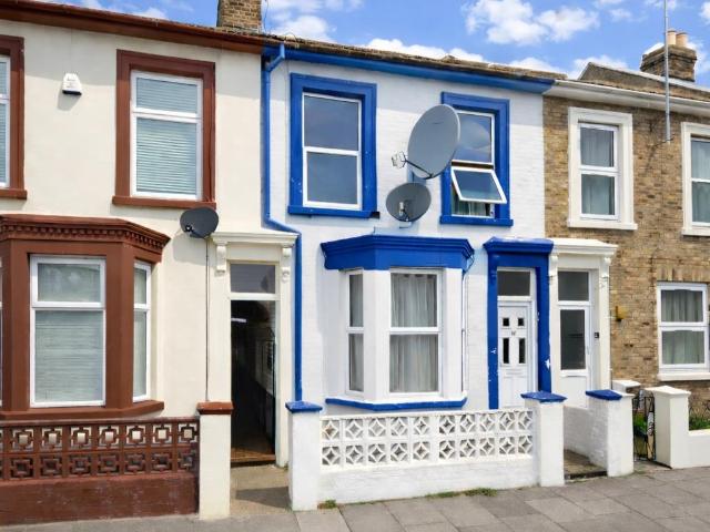 Apartment In Strode Crescent, Sheerness Me12